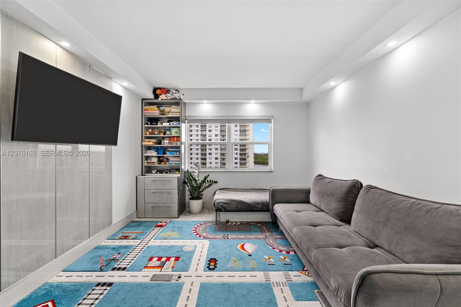 400 Kings Point Drive