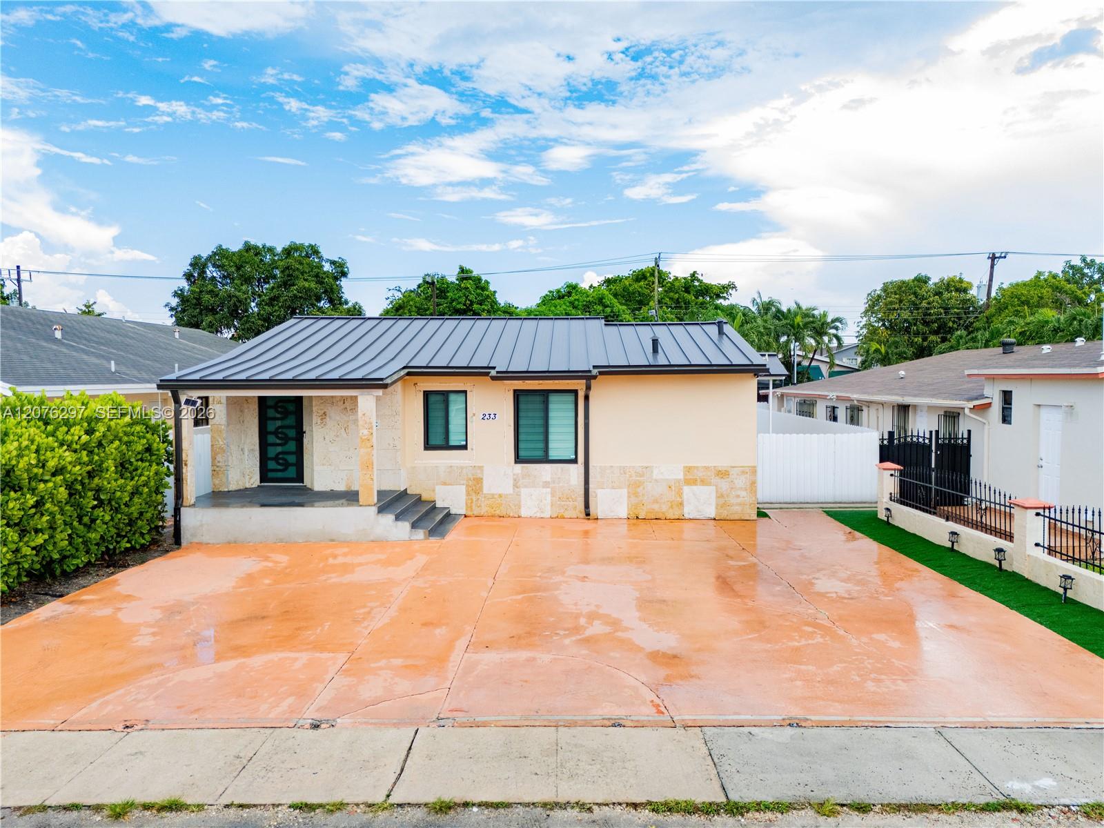 233 W 39th Place