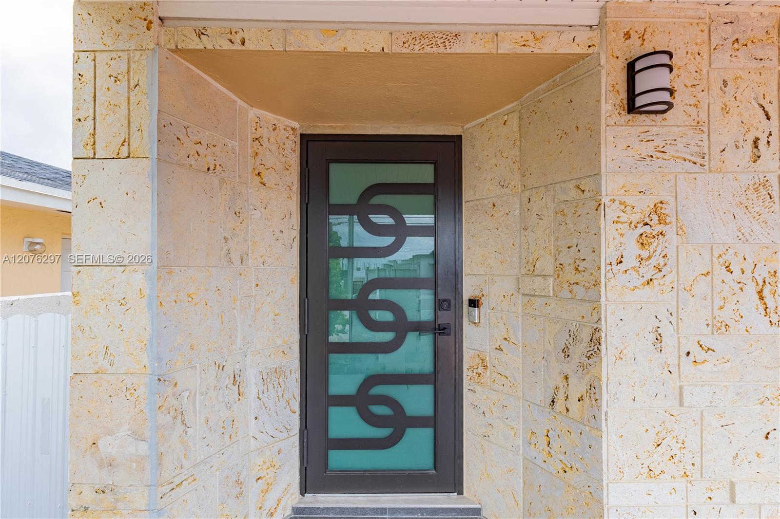 233 W 39th Place