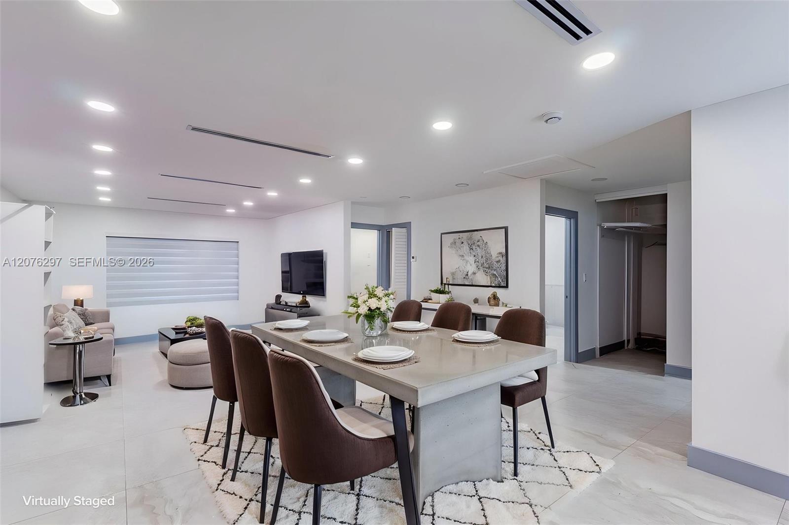 233 W 39th Place