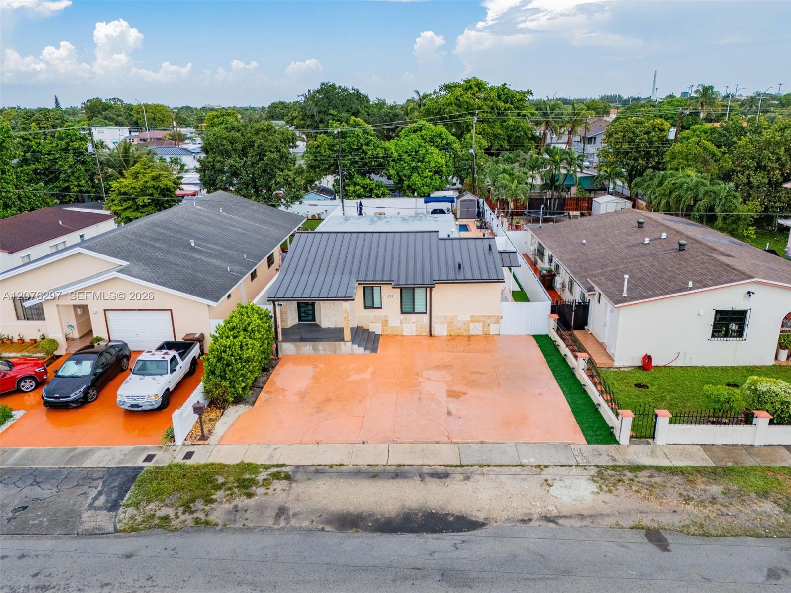 233 W 39th Place