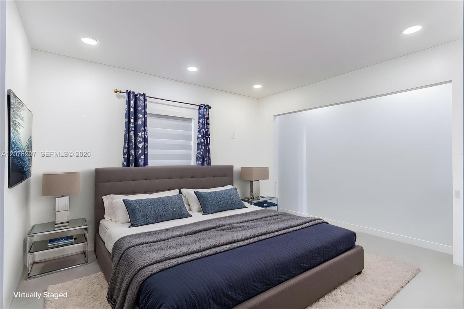 233 W 39th Place