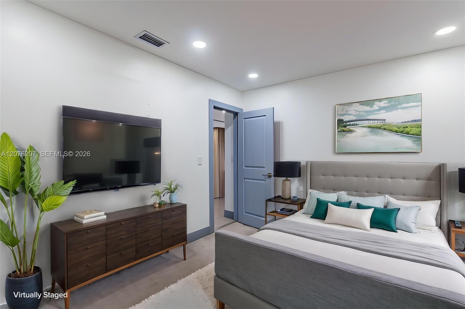 233 W 39th Place