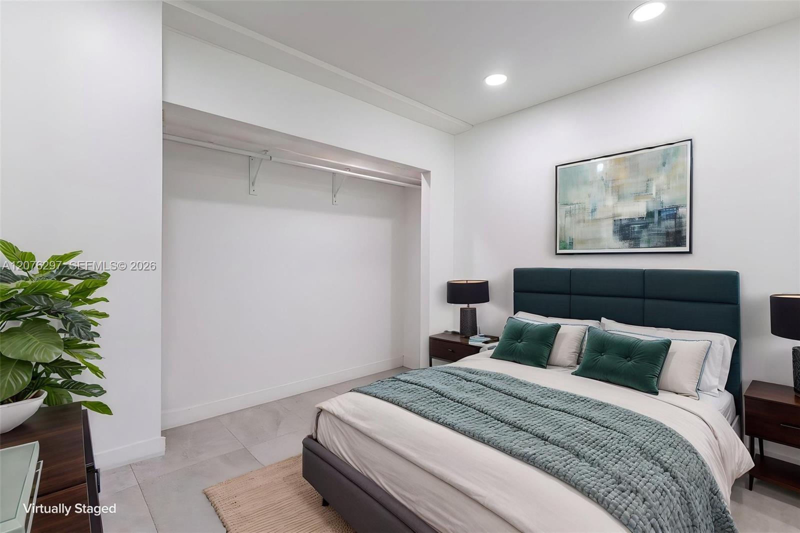 233 W 39th Place