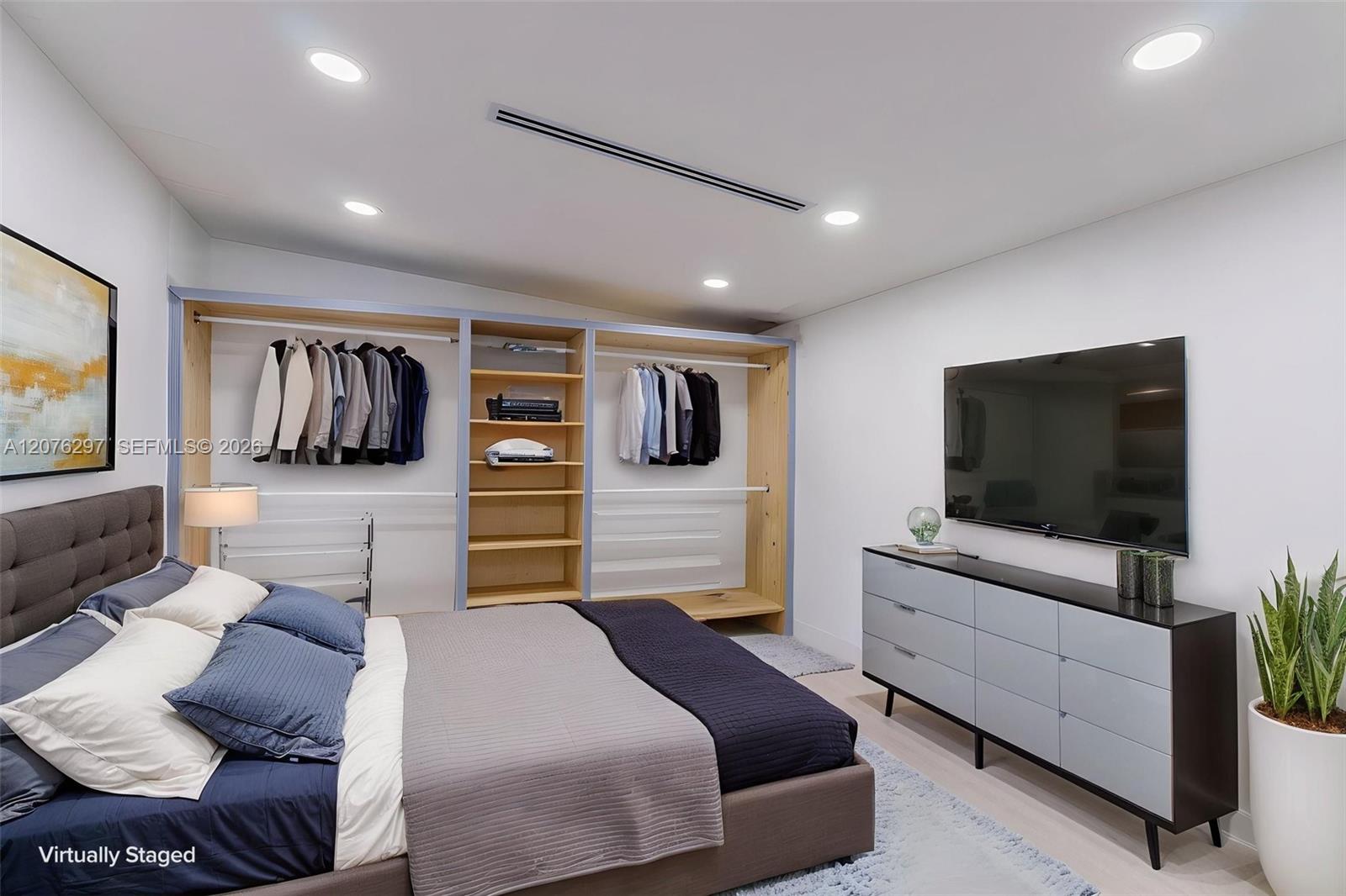 233 W 39th Place