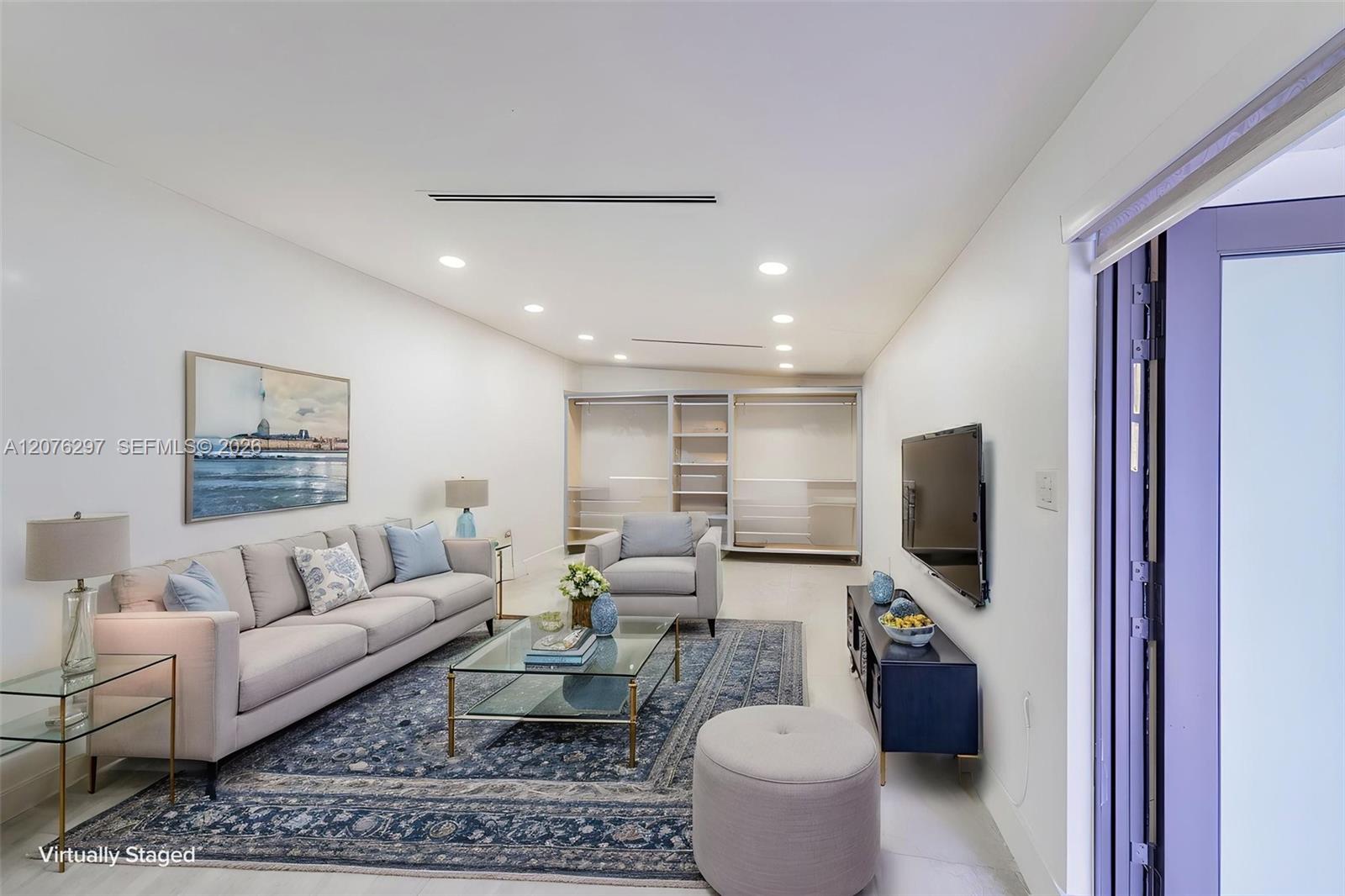 233 W 39th Place