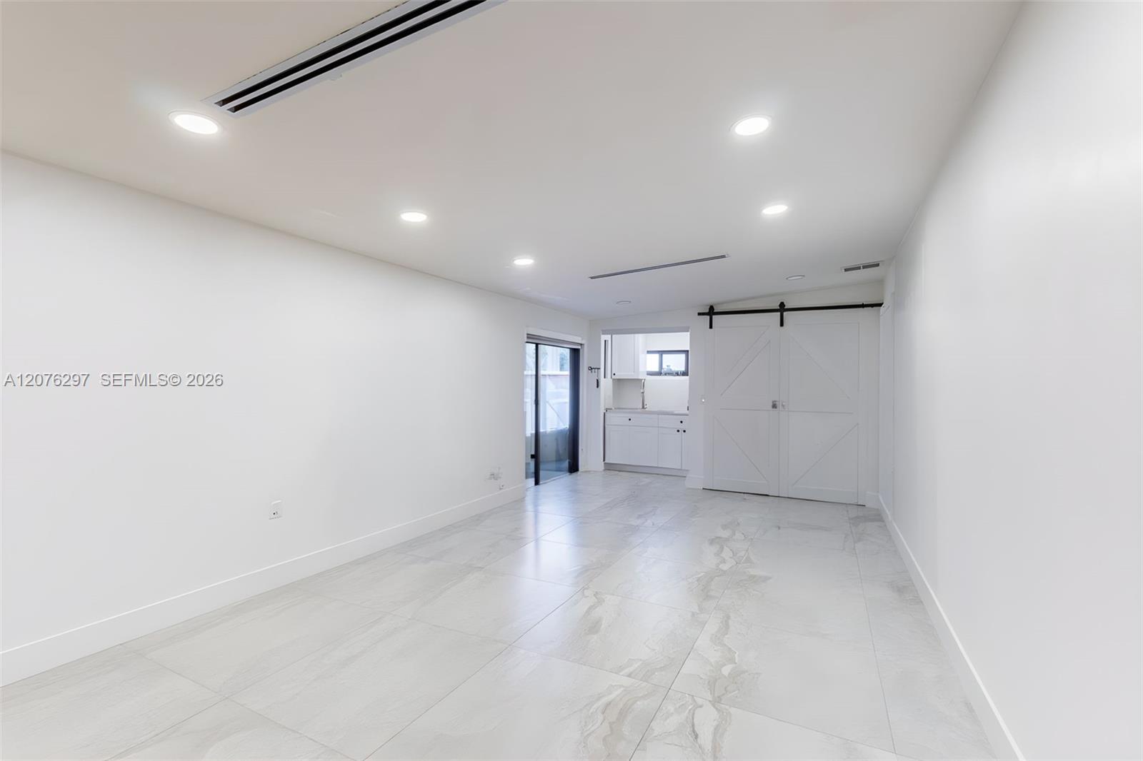 233 W 39th Place
