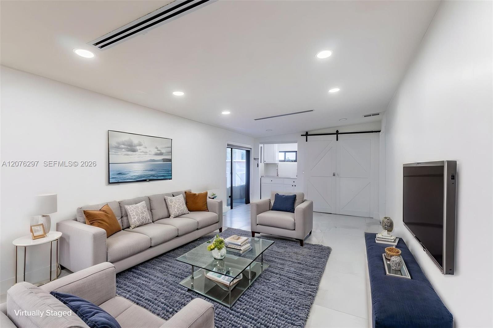 233 W 39th Place