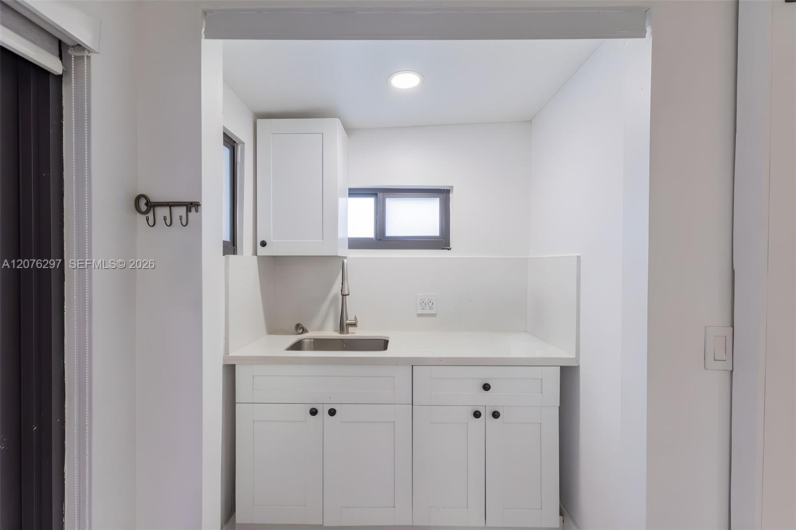 233 W 39th Place