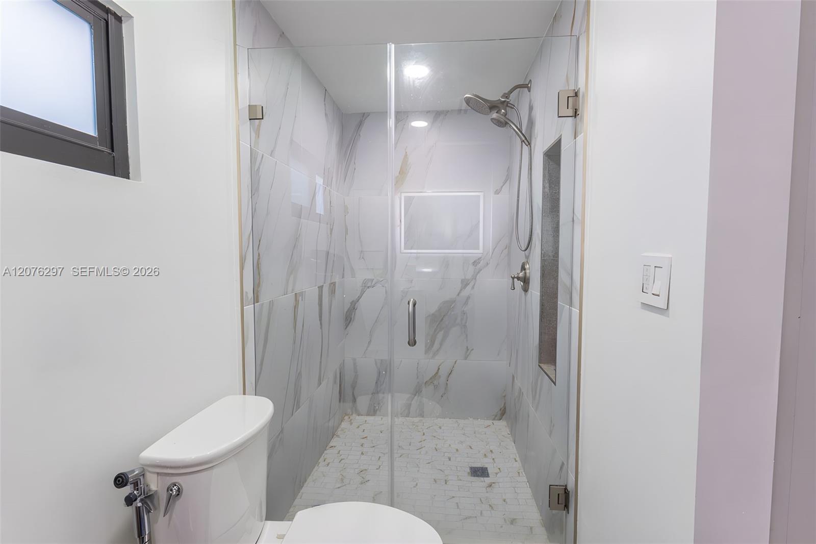 233 W 39th Place