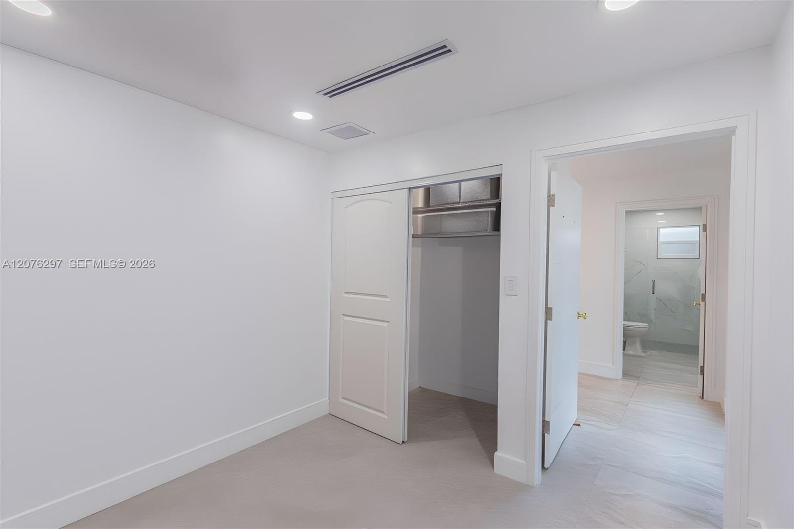 233 W 39th Place