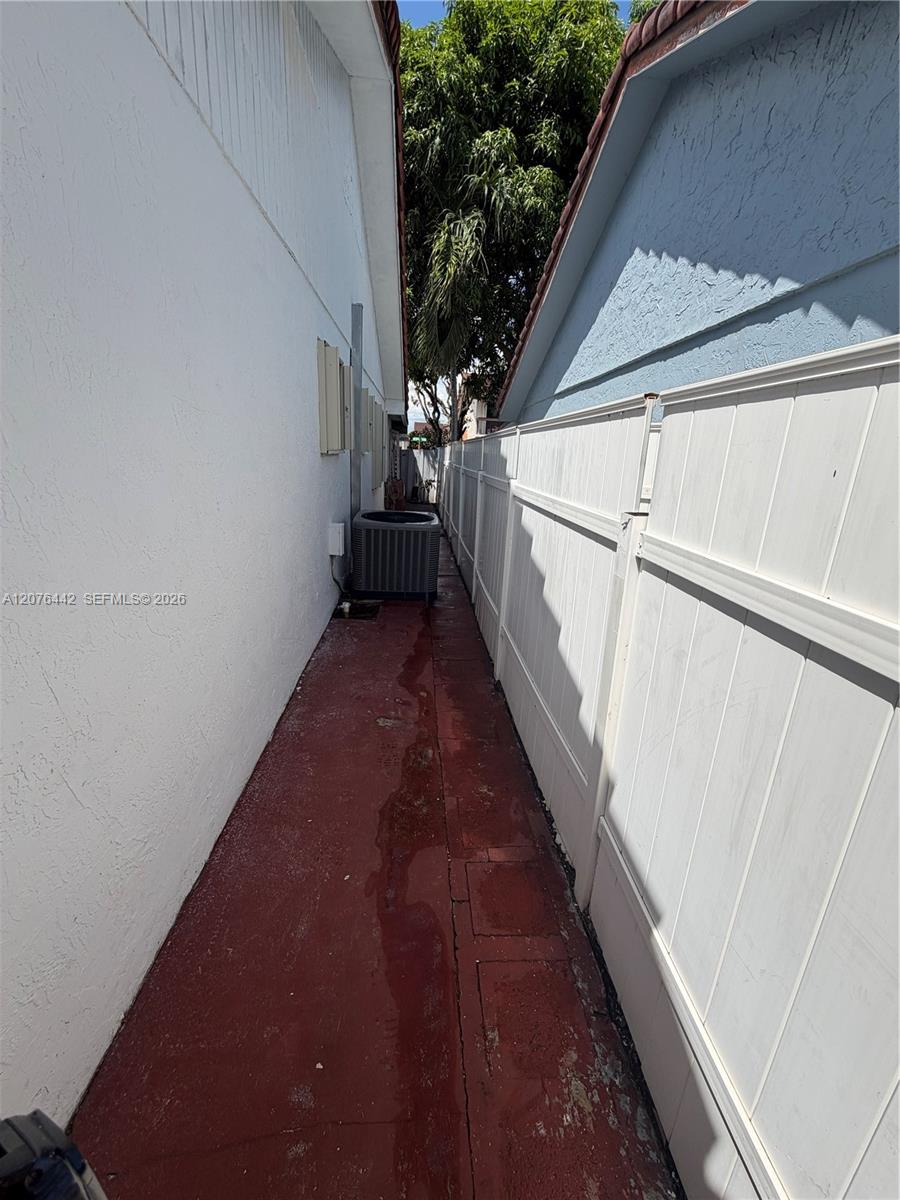 2121 W 54th Street