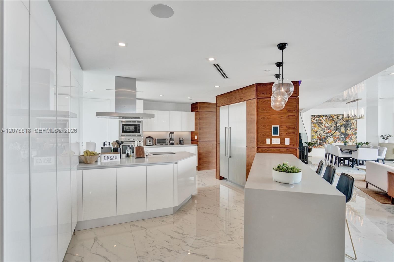 4000 Island Boulevard