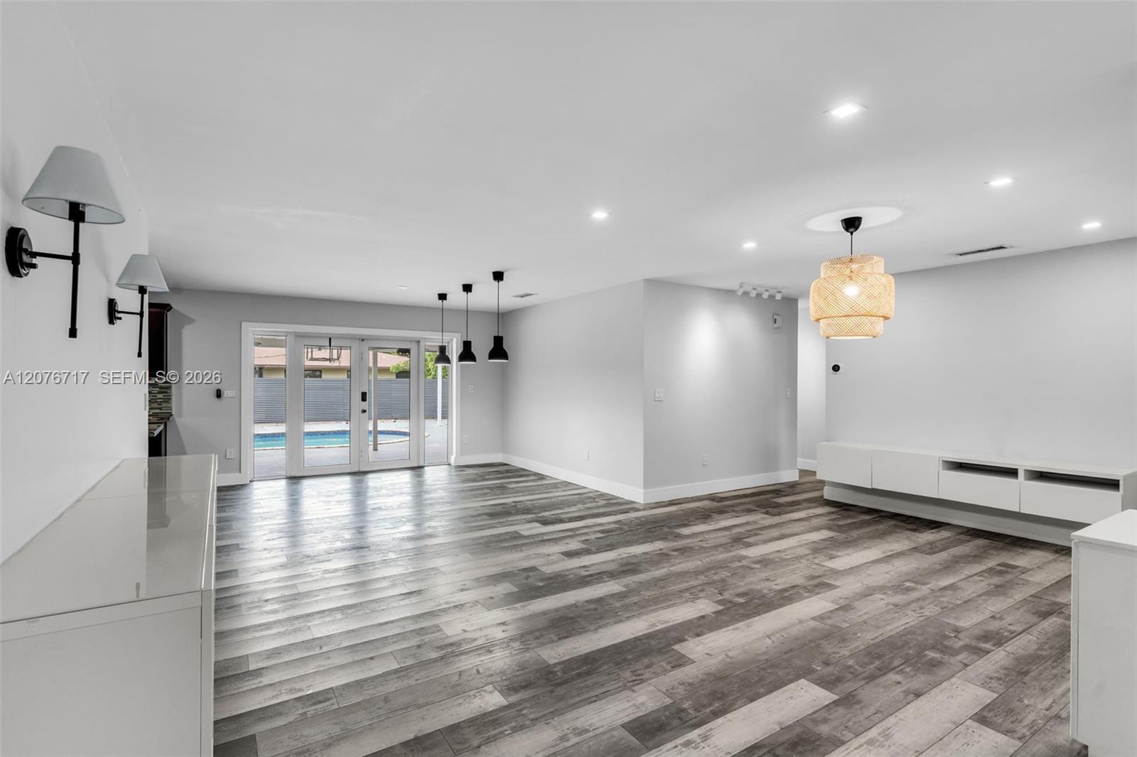 15825 SW 103rd Place gallery image #3