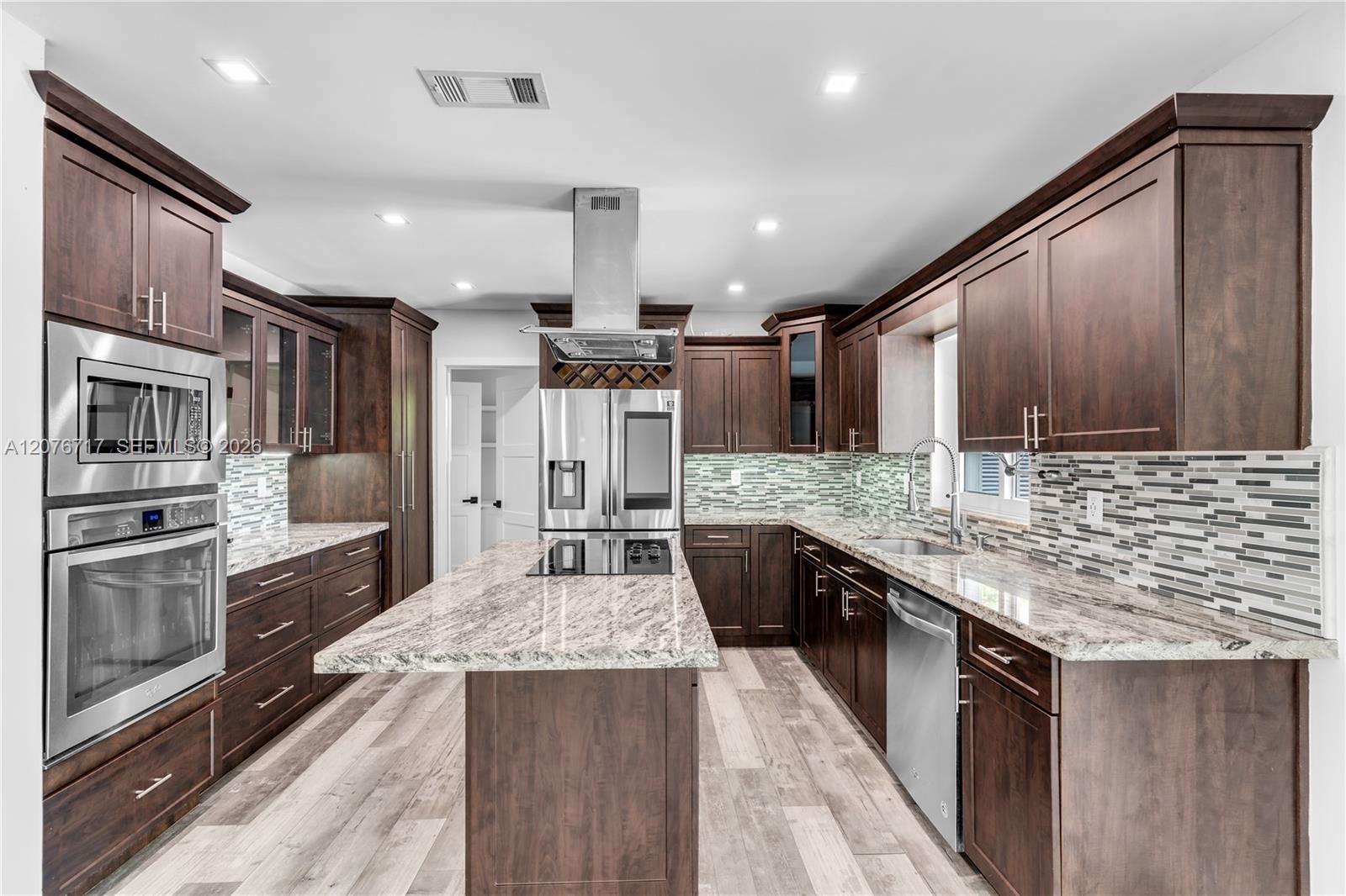 15825 SW 103rd Place gallery image #8