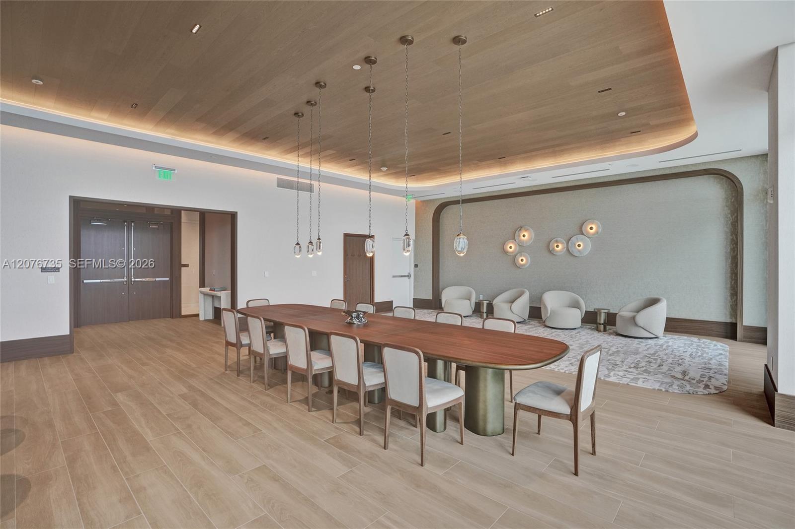 2411 Laguna Circle