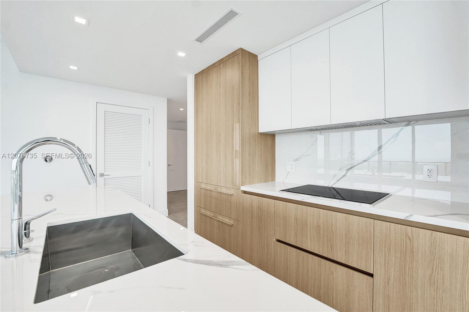 2411 Laguna Circle
