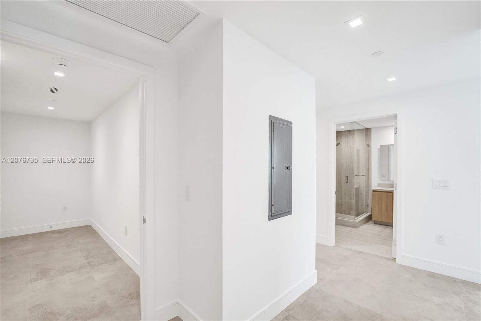 2411 Laguna Circle