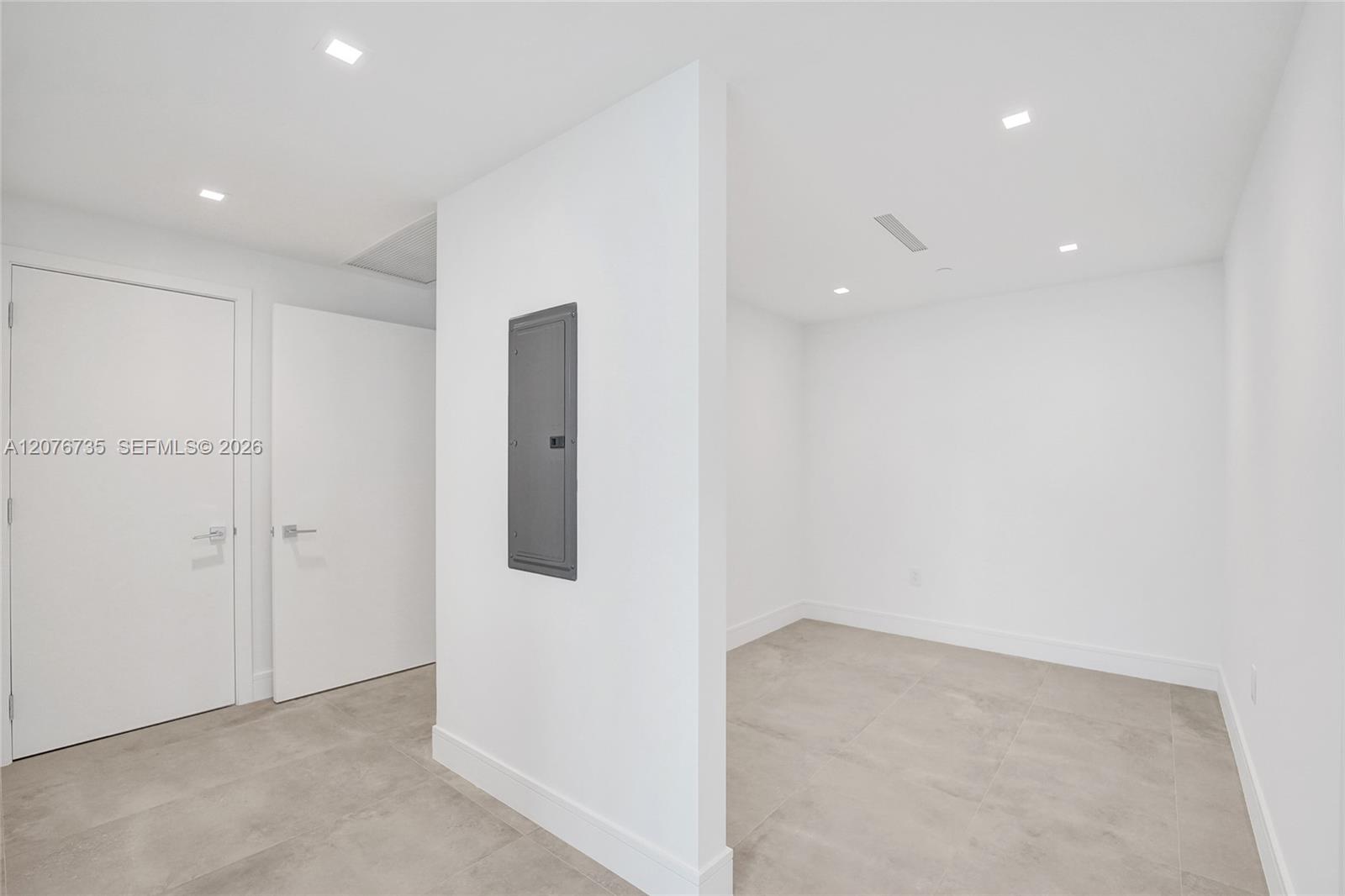 2411 Laguna Circle