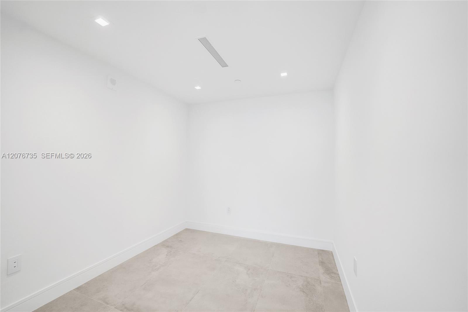 2411 Laguna Circle