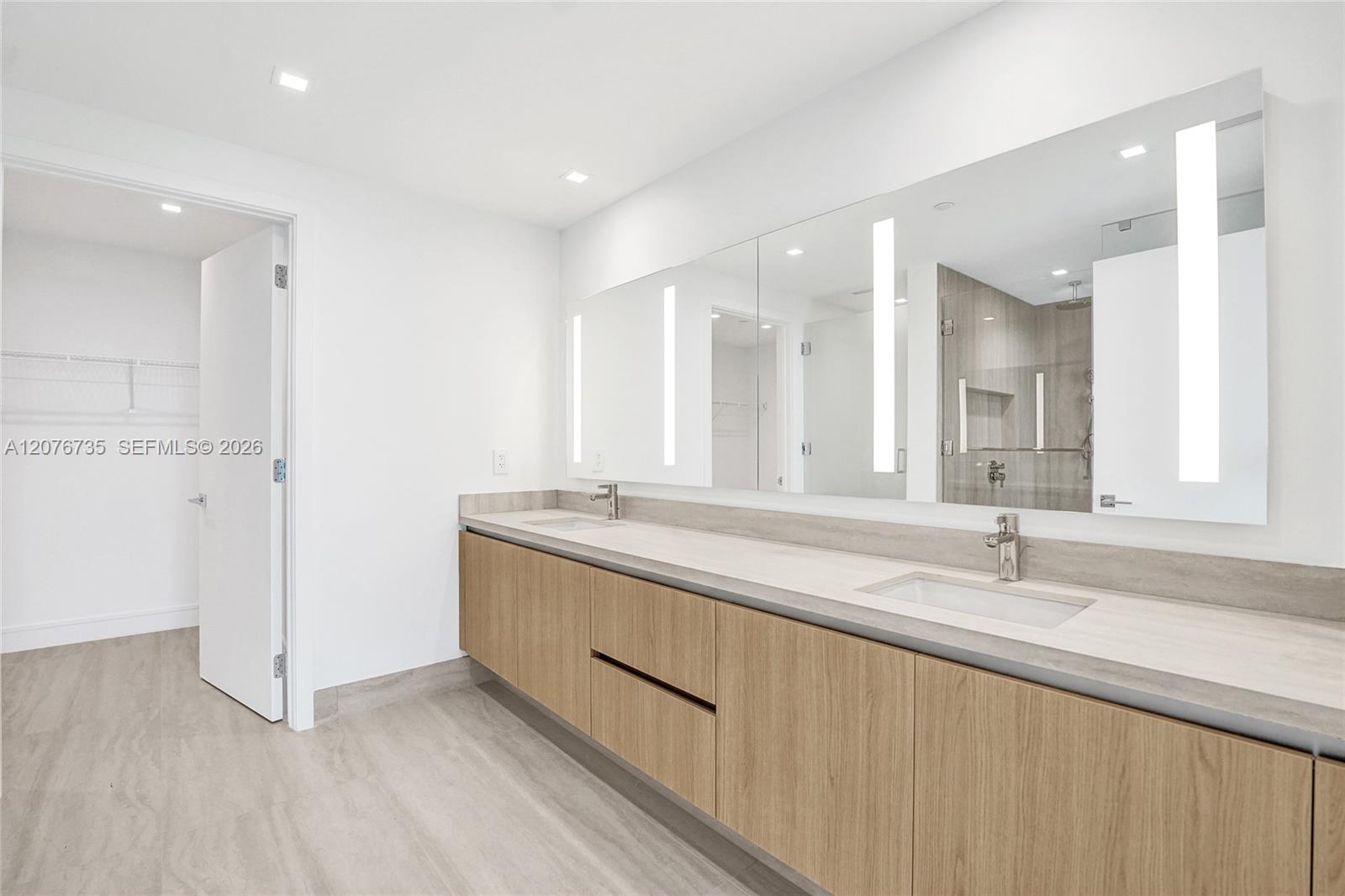 2411 Laguna Circle