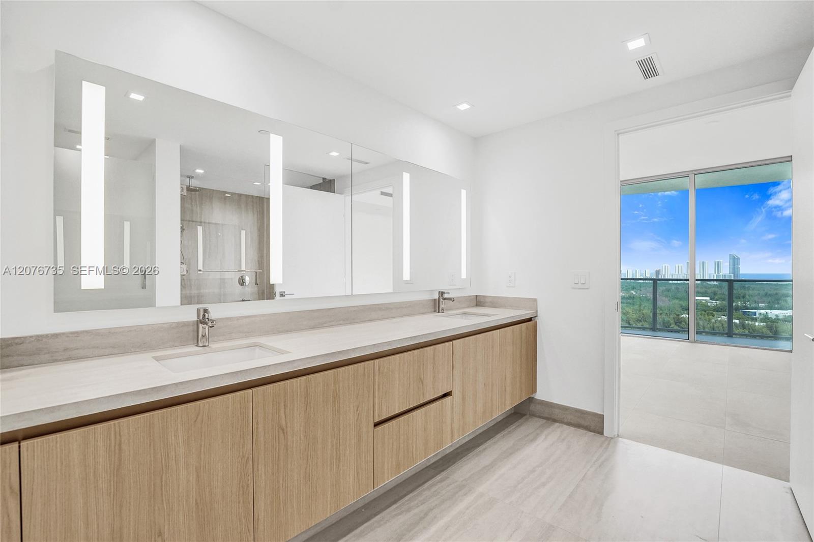 2411 Laguna Circle