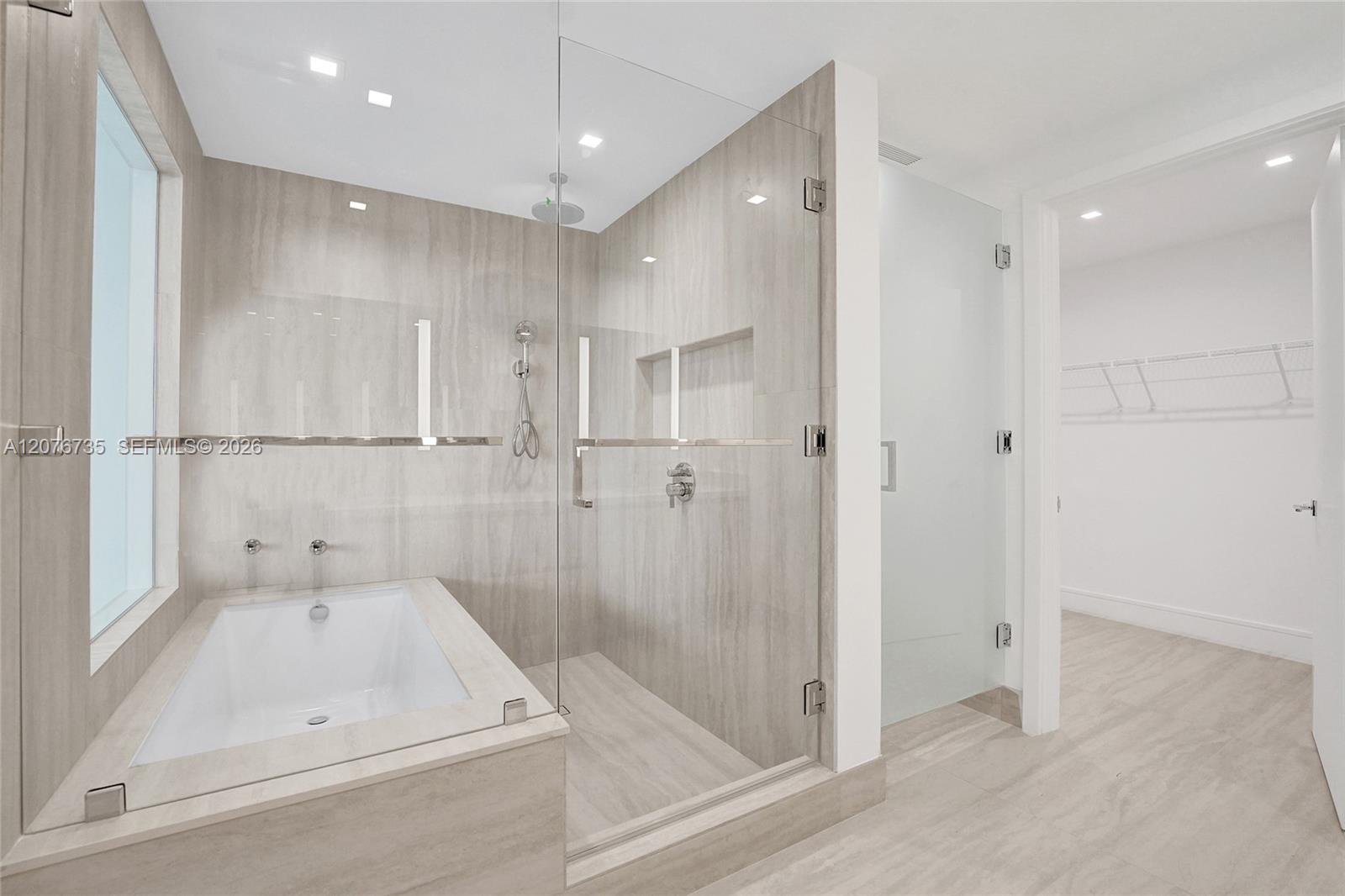 2411 Laguna Circle