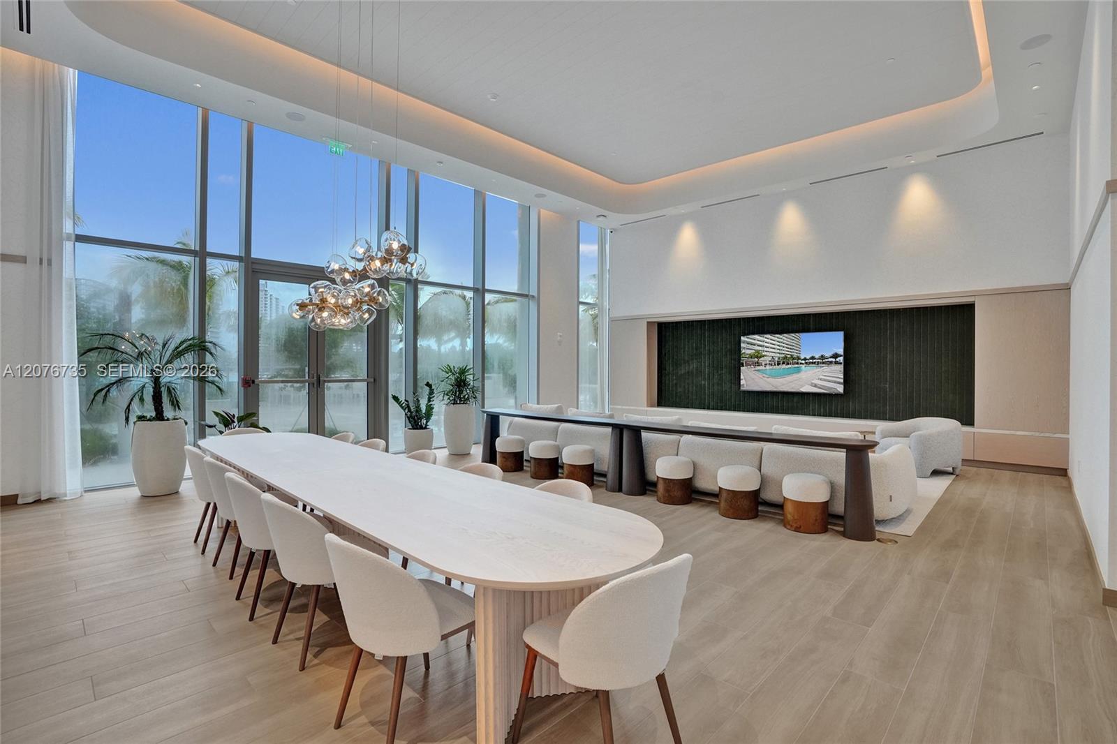 2411 Laguna Circle