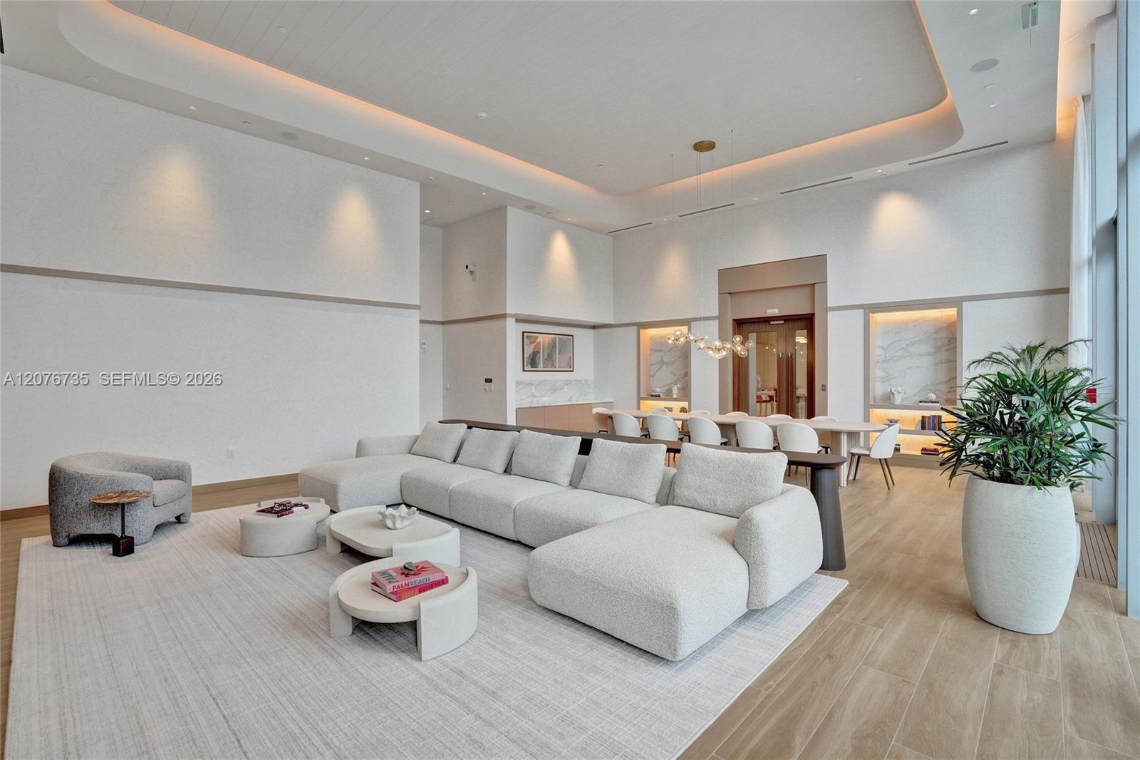 2411 Laguna Circle