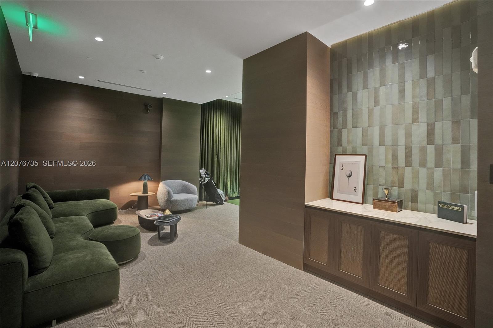 2411 Laguna Circle