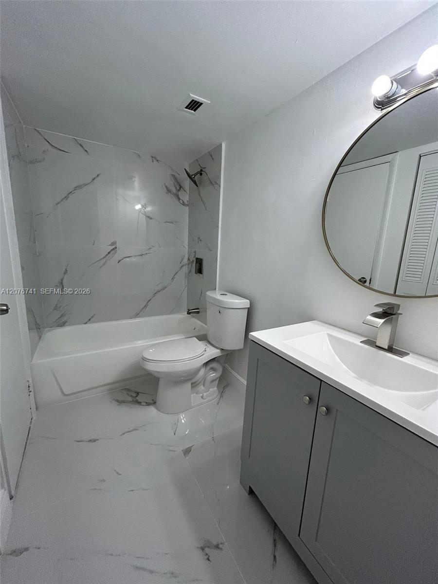 496 NW 165th St Road