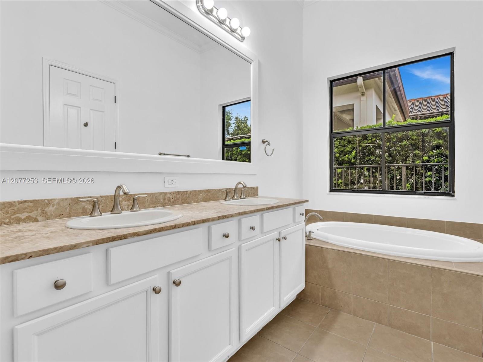 8527 NW 39th Court