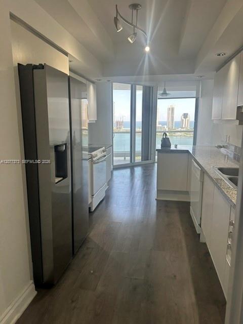 7000 Island Boulevard