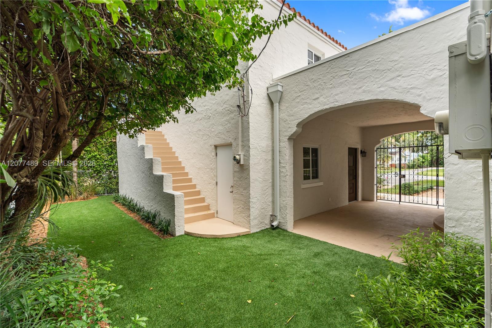 1202 Granada Boulevard