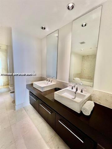 17121 Collins Avenue
