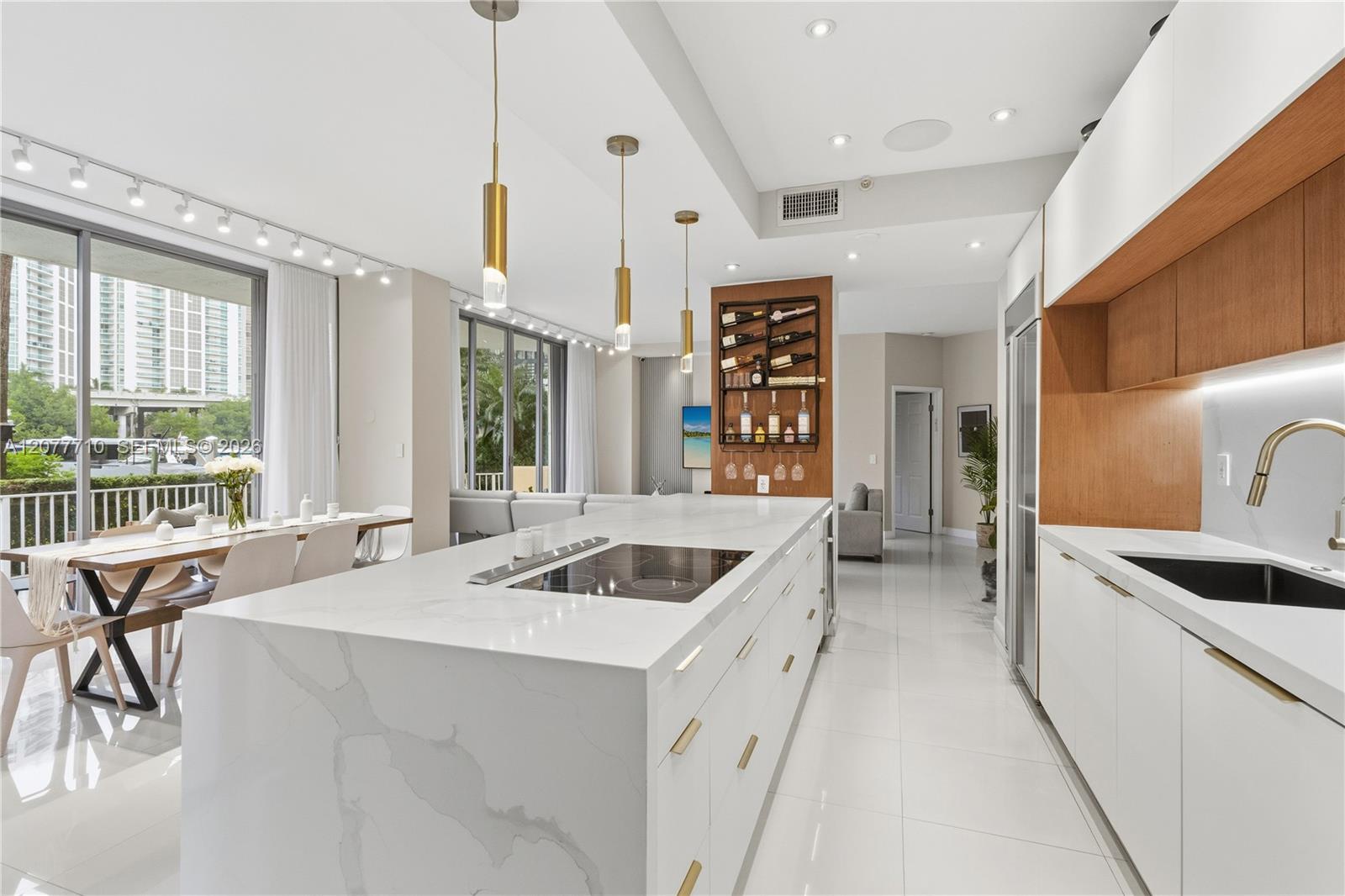 3500 Mystic Pointe Drive