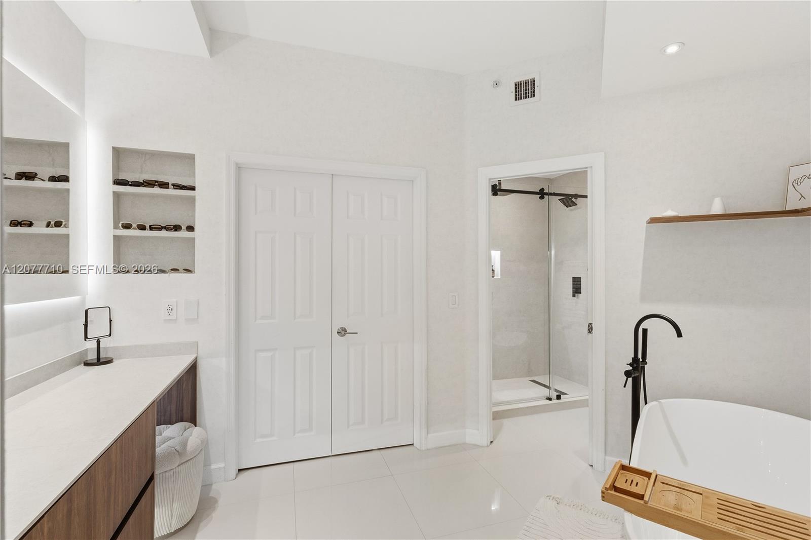 3500 Mystic Pointe Drive