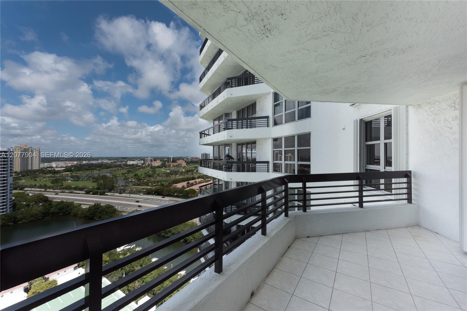 3500 Mystic Pointe Drive