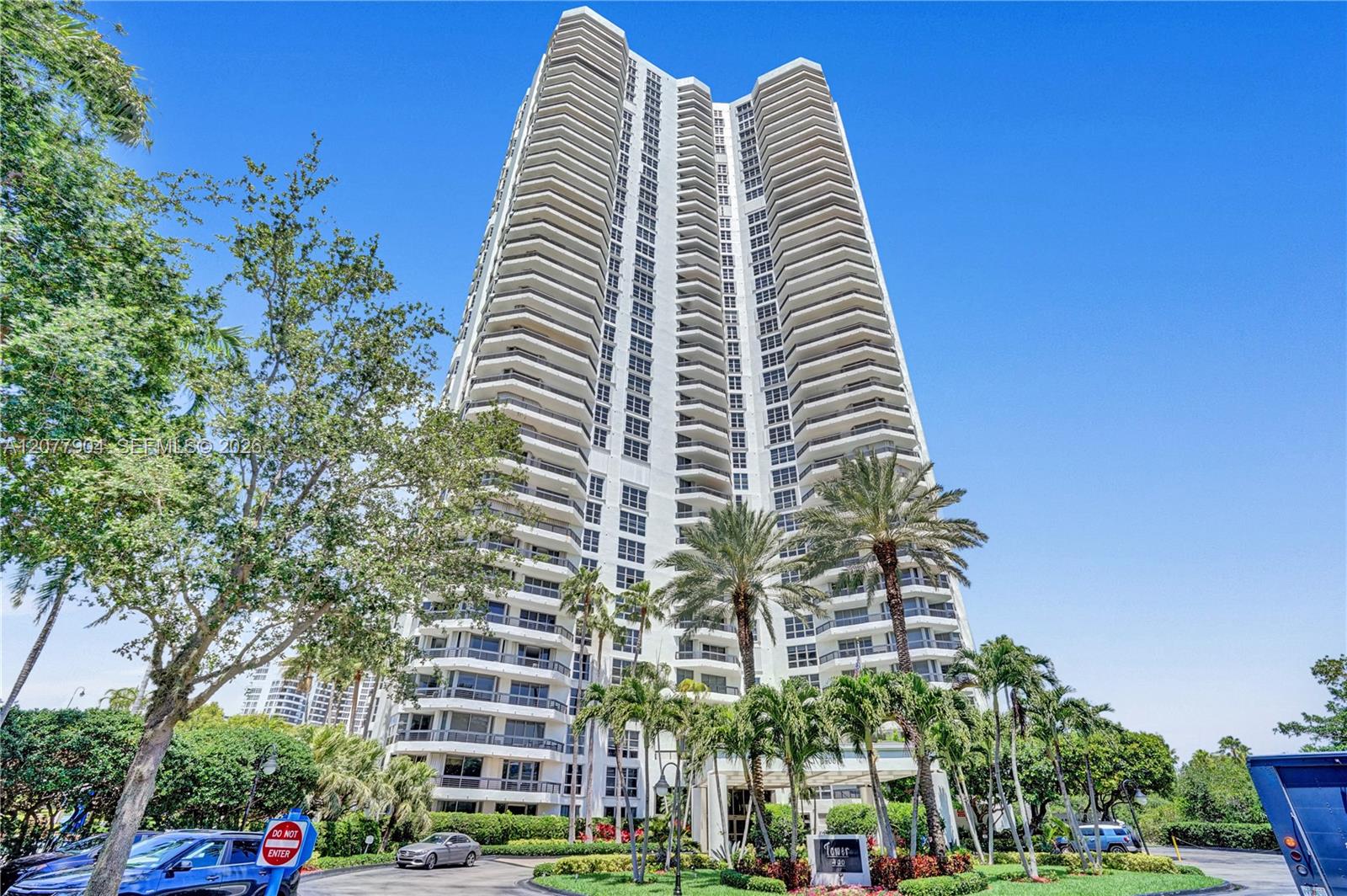 3500 Mystic Pointe Drive