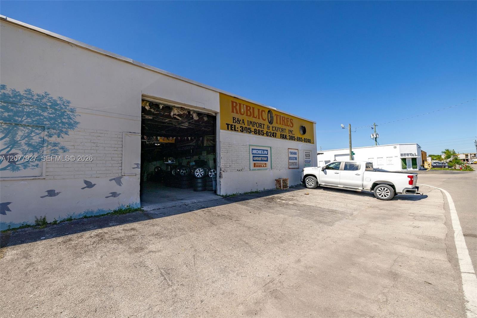 1090 E 15th Street
