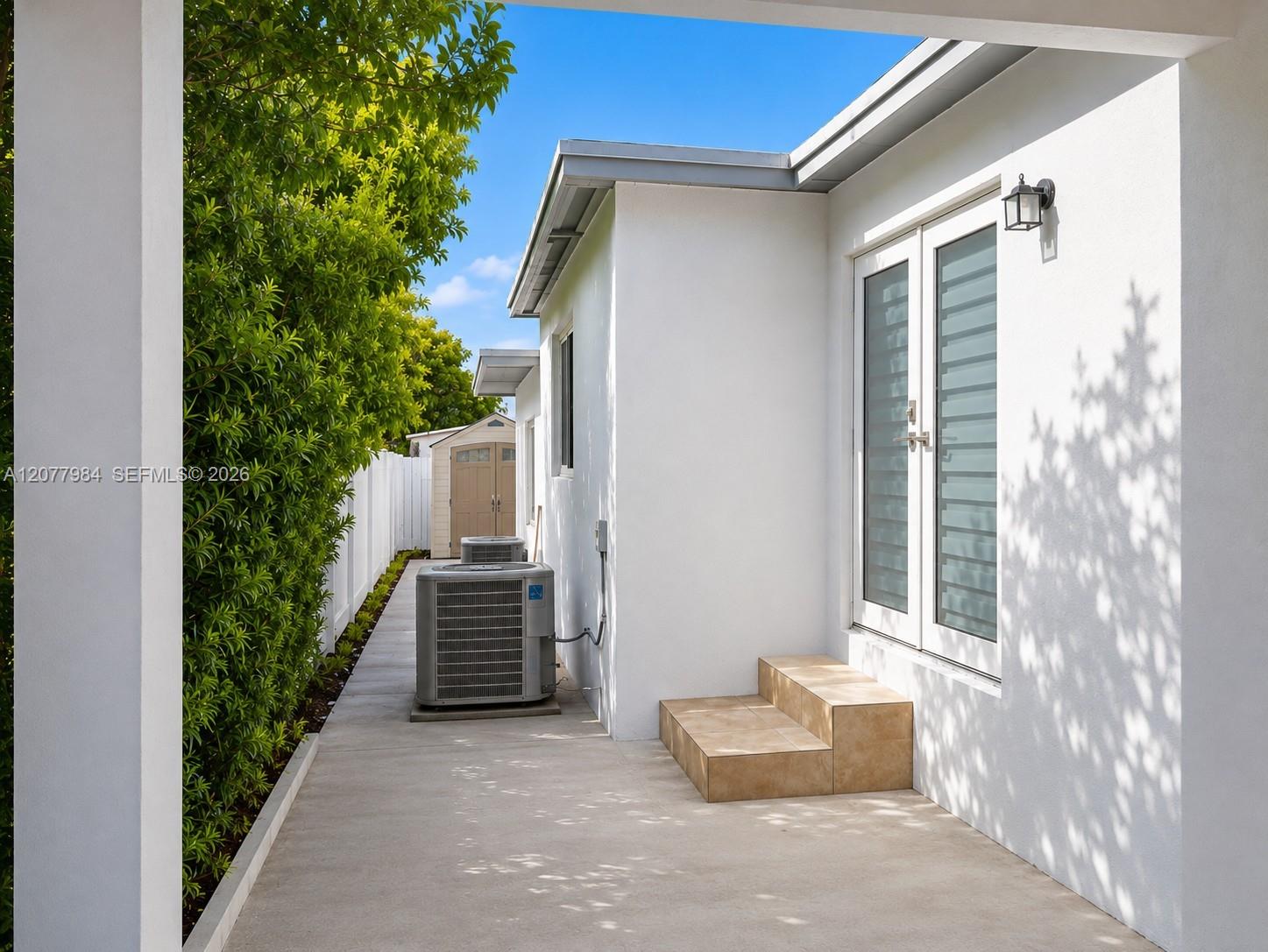 525 NW 23rd Avenue