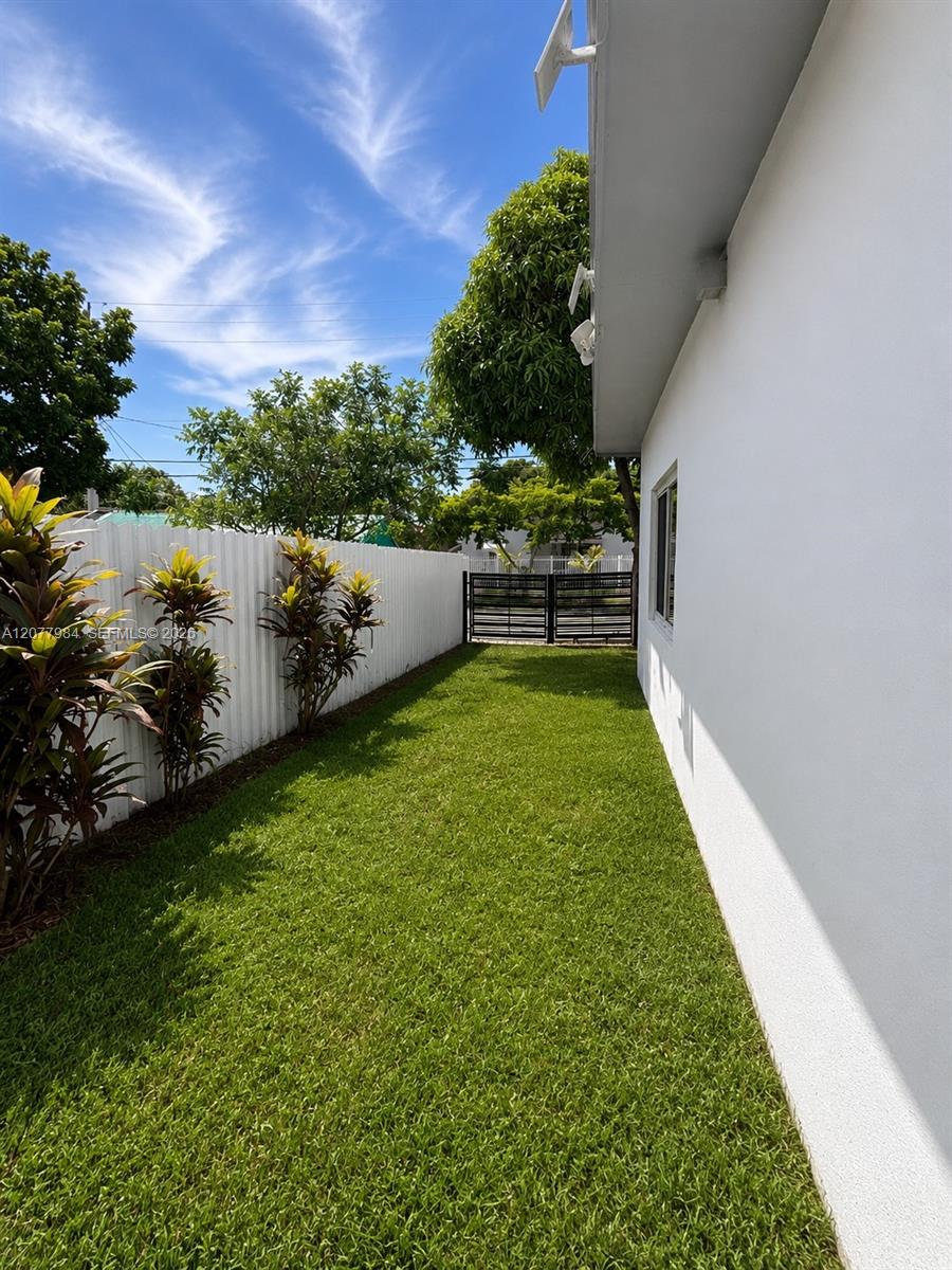 525 NW 23rd Avenue