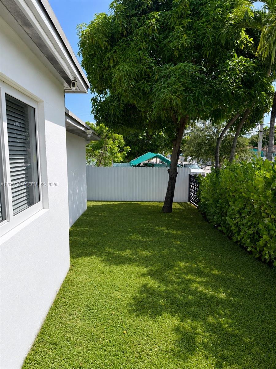 525 NW 23rd Avenue