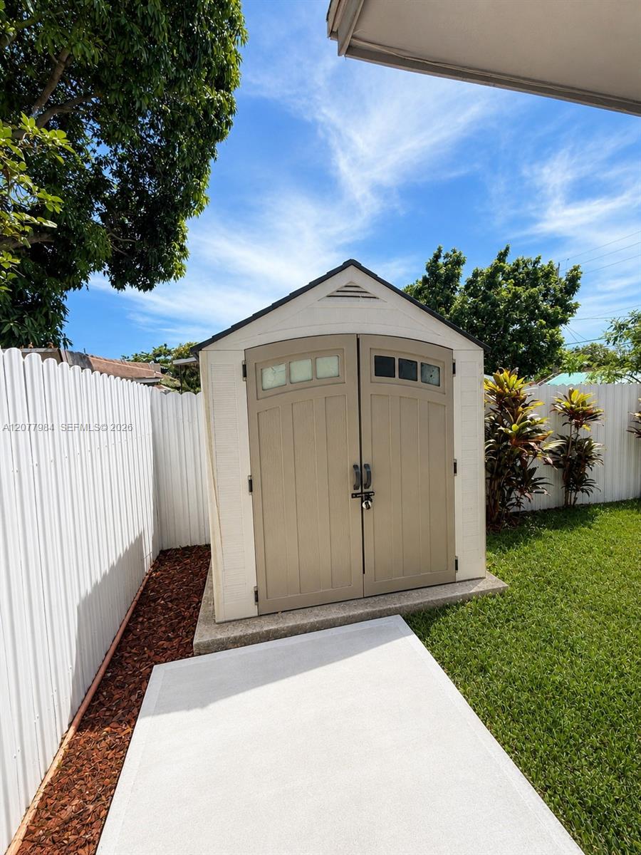 525 NW 23rd Avenue