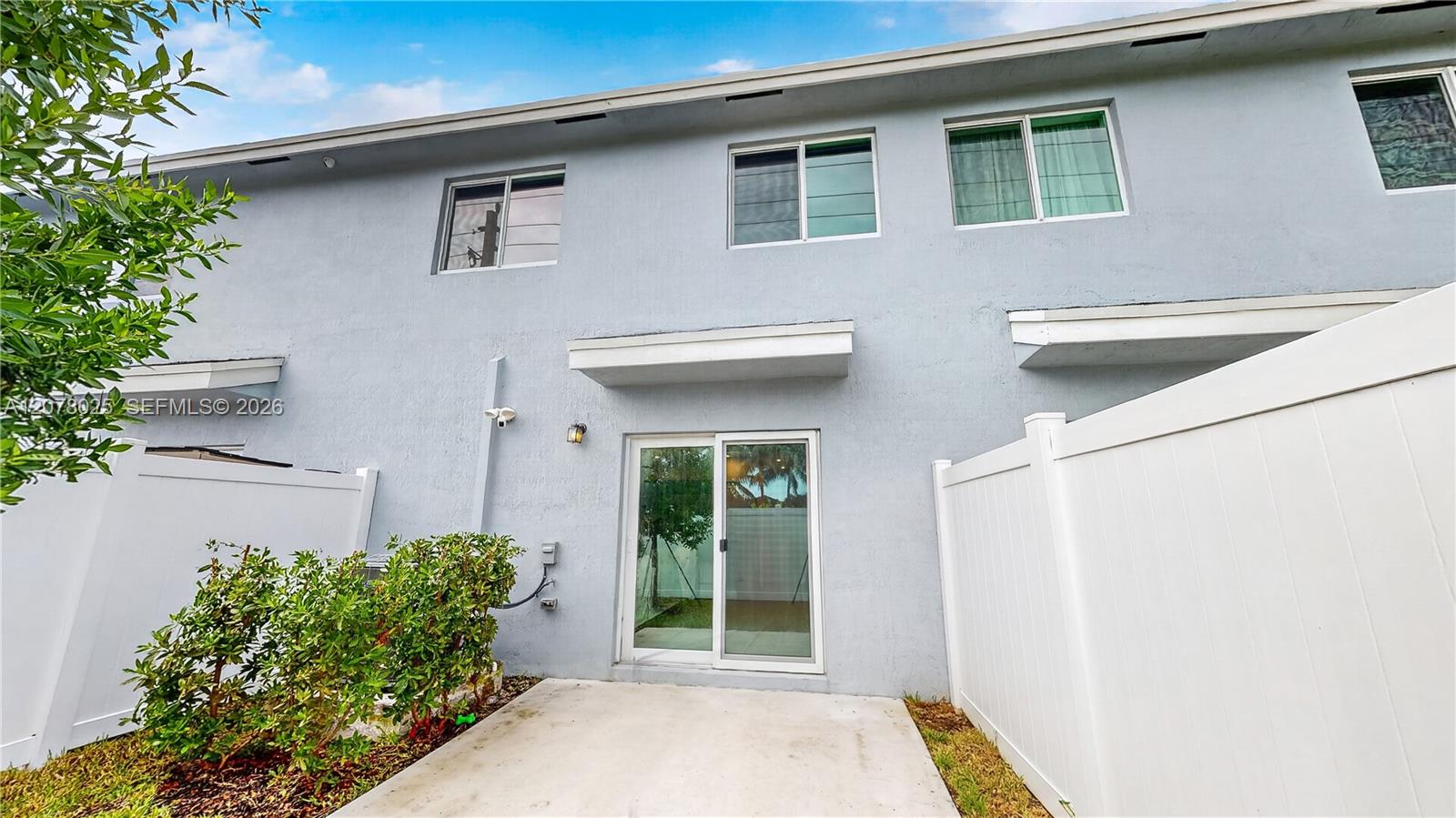 389 NW 10th Court