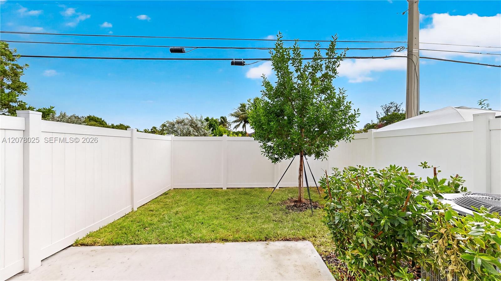 389 NW 10th Court