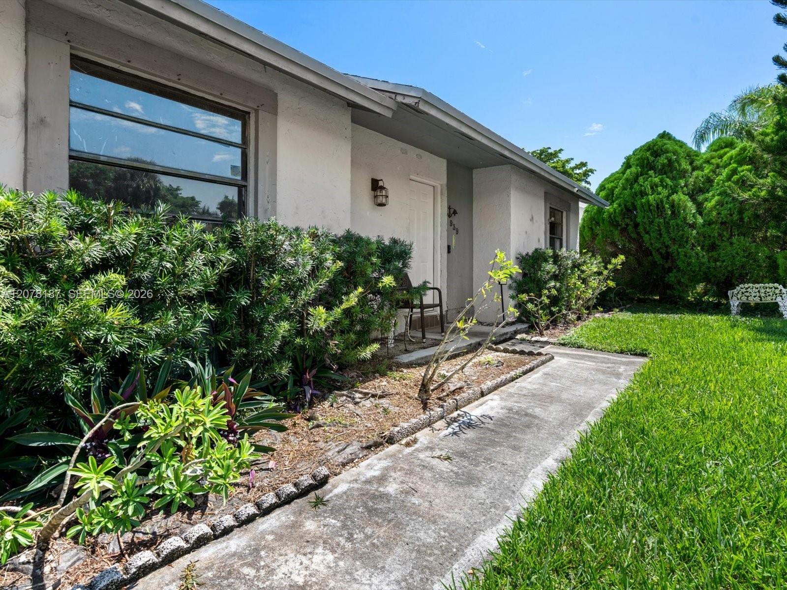 939 S Bluebird Lane