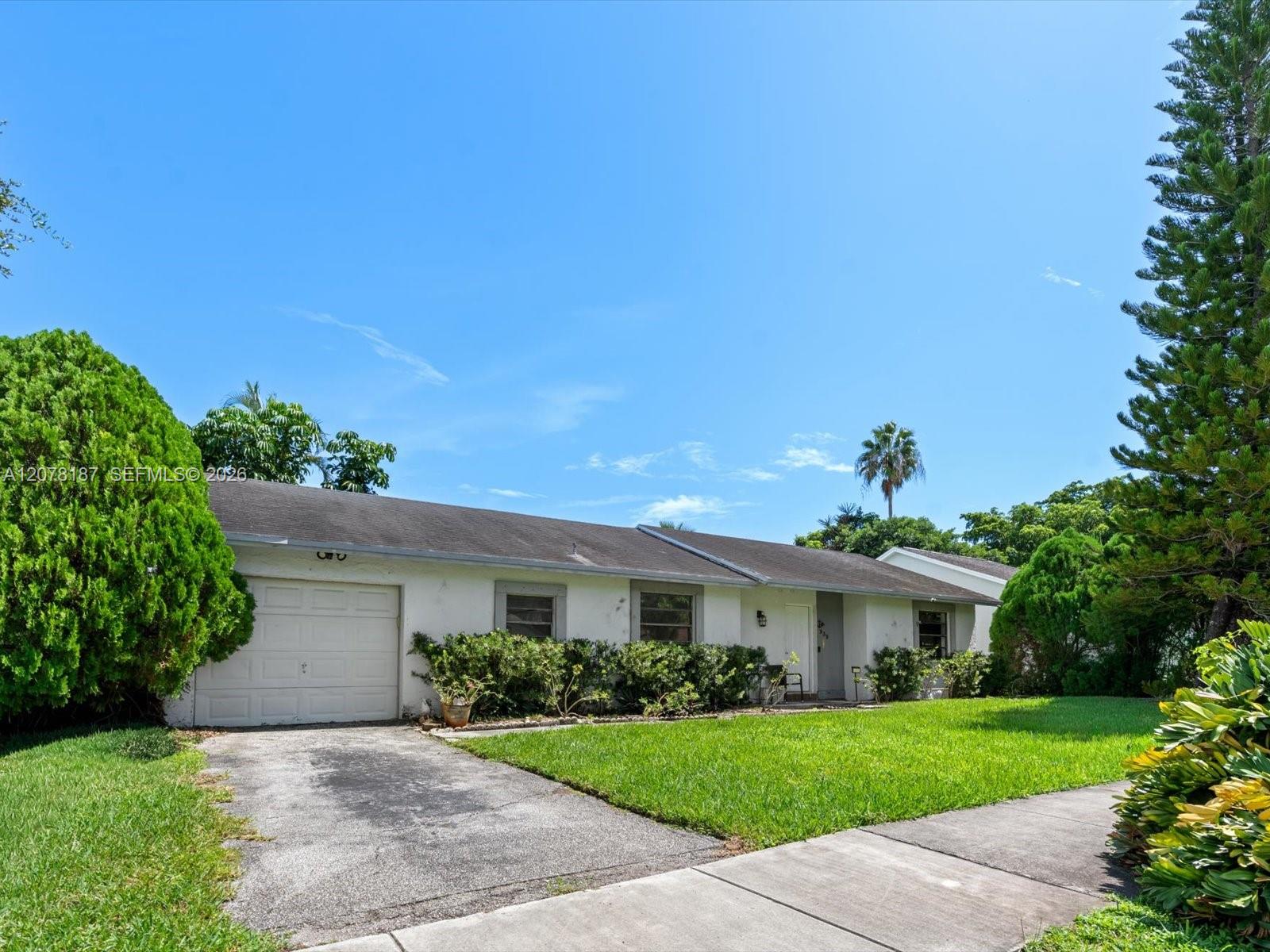 939 S Bluebird Lane