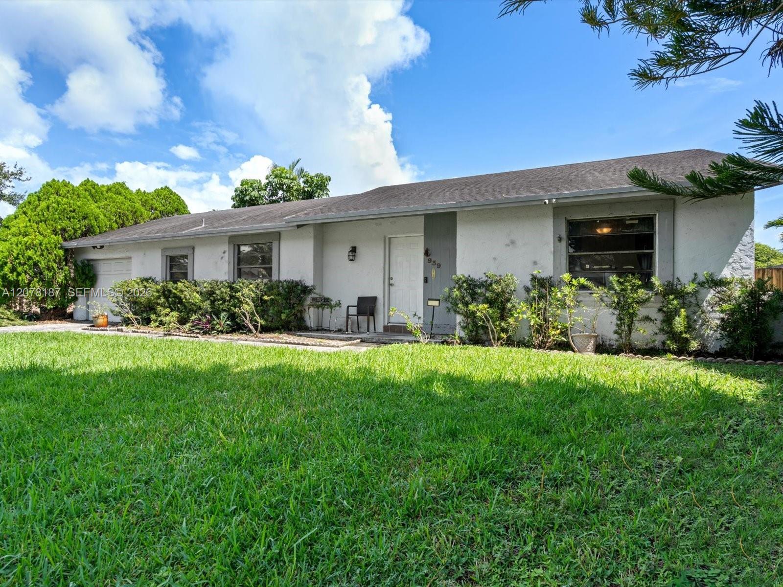 939 S Bluebird Lane
