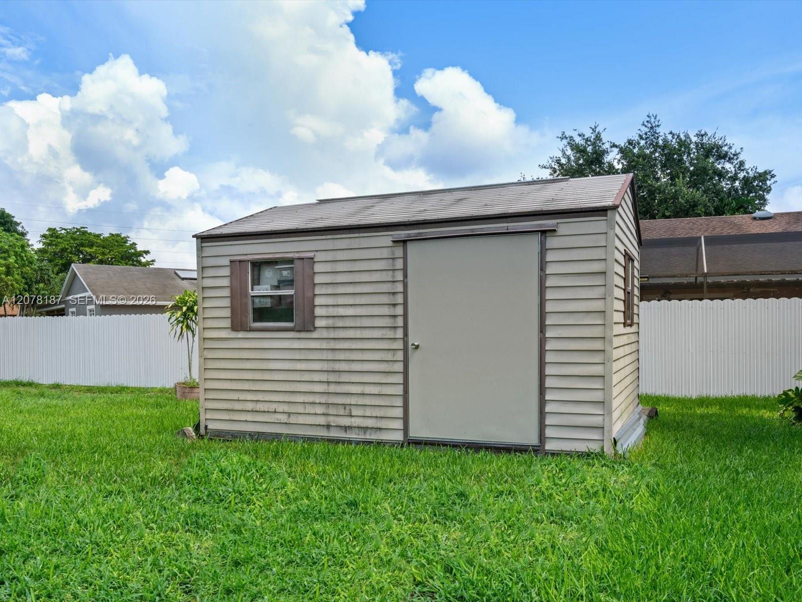 939 S Bluebird Lane